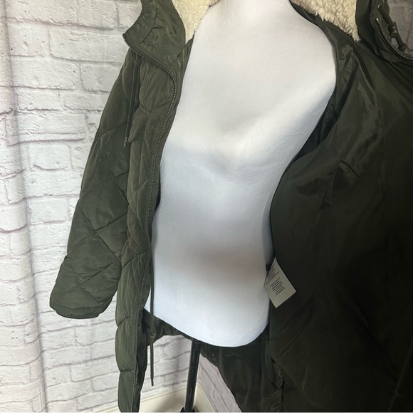 Levi's
Women's Hooded Anorak Puffer Coat - Picture 9 of 13